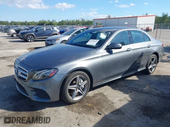 ✅ 2018 Mercedes-Benz E 300 • VIN: WDDZF4KBXJA317975 • Lot: 43728953. Listed on IAAI with 54,923 mi. Free auction sales archive from the USA and detailed vehicle history report at DreamBid. Image 2.