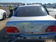 ✅ 1998 Mercedes-Benz E 320 • VIN: WDBJF65F4WA699931 • Lot: 43653446. Wystawiony na IAAI z przebiegiem 126 403 mil. Bezpłatny archiwum sprzedaży aukcyjnych z USA i szczegółowy raport historii pojazdu na DreamBid. Zdjęcie 16.