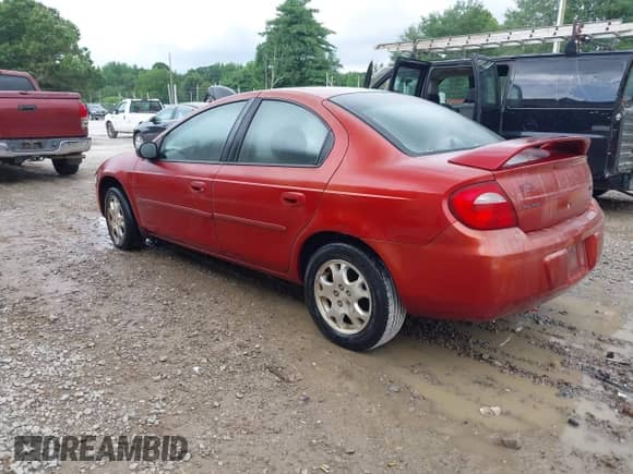 2004 Dodge Neon SXT z VIN 1B3ES56C34D546614, wystawiony jako IAAI lot #42511013 z przebiegiem 155 504 mil mil oraz . Historia ofert i sprzedaży dostępna na DreamBid. Obrazek 3.