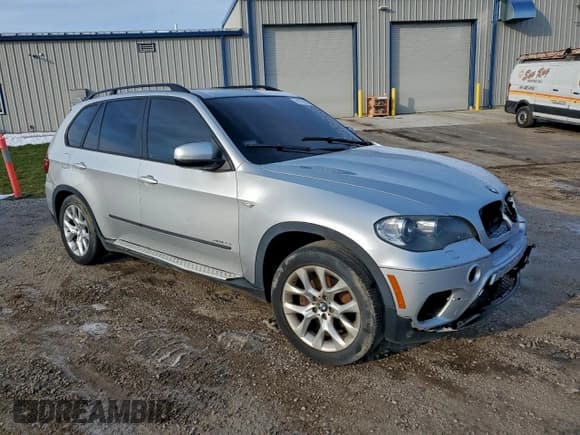✅ 2011 BMW X5 35i • VIN: 5UXZV4C56BL740739 • Lot: 94752835. Wystawiony na Copart z przebiegiem 92 925 mil. Bezpłatny archiwum sprzedaży aukcyjnych z USA i szczegółowy raport historii pojazdu na DreamBid. Zdjęcie 4.