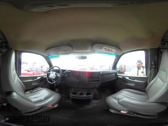 ✅ 2012 Chevrolet Express Cargo • VIN: 1GCWGFCB3C1109315 • Lot: 42067640. Wystawiony na IAAI z przebiegiem 96 269 mil. Bezpłatny archiwum sprzedaży aukcyjnych z USA i szczegółowy raport historii pojazdu na DreamBid. Zdjęcie 18.