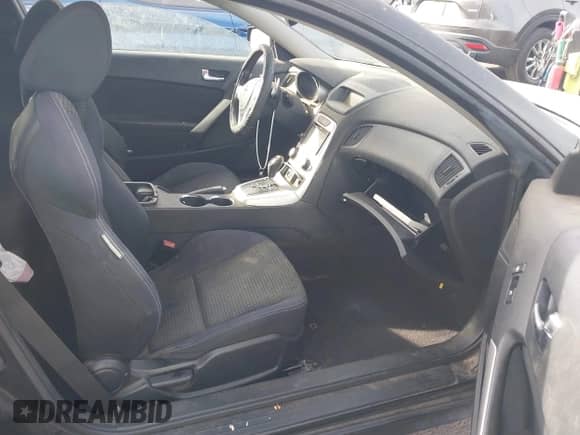 2010 Hyundai Genesis Coupe Premium с VIN KMHHT6KD0AU007940, выставлен на аукционе IAAI как лот 41398985 с пробегом 179 065 миль миль и . История ставок и продаж доступна на DreamBid. Изображение 5.