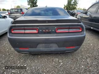 ✅ 2018 Dodge Challenger SXT Plus • VIN: 2C3CDZAG8JH311663 • Lot: 48885693. Wystawiony na Copart z przebiegiem 40 608 mil. Bezpłatny archiwum sprzedaży aukcyjnych z USA i szczegółowy raport historii pojazdu na DreamBid. Zdjęcie 6.