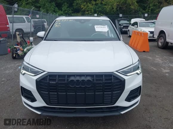 ✅ 2024 Audi Q3 Premium • VIN: WA1AUCF39R1100790 • Lot: 43239581. Listed on IAAI with 21,989 mi. Free auction sales archive from the USA and detailed vehicle history report at DreamBid. Image 12.
