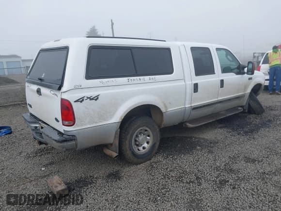 ✅ 2004 Ford F-250 XL • VIN: 1FTNW21L04EB39935 • Lot: 43476923. Wystawiony na IAAI z przebiegiem 183 986 mil. Bezpłatny archiwum sprzedaży aukcyjnych z USA i szczegółowy raport historii pojazdu na DreamBid. Zdjęcie 4.