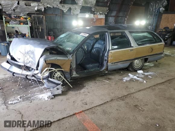 ✅ 1996 Buick Roadmaster Estate Collectors Edition • VIN: 1G4BR82P6TR414872 • Lot: 47975644. Wystawiony na Copart z przebiegiem Nie podano. Bezpłatny archiwum sprzedaży aukcyjnych z USA i szczegółowy raport historii pojazdu na DreamBid. Zdjęcie 1.