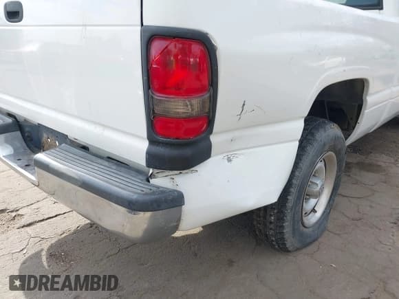 ✅ 2001 Dodge 1500 • VIN: 3B7HC12YX1G199218 • Лот: 43703847. Опубликован ранее на IAAI с пробегом 136 033 миль. Бесплатный доступ к архиву аукционных продаж из США и подробный отчёт об истории автомобиля на DreamBid. Изображение 6.