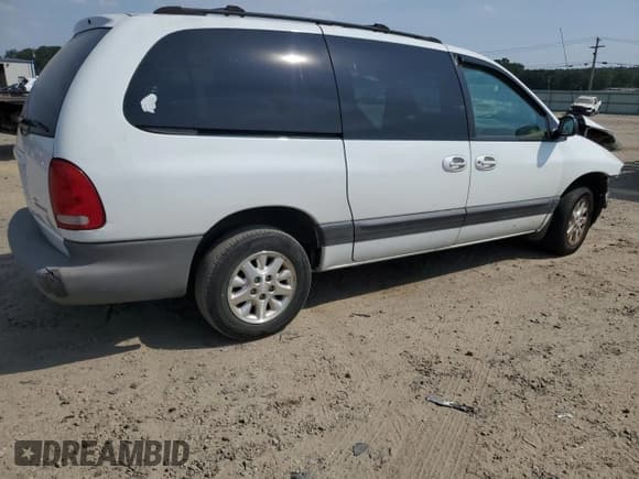 ✅ 2000 Dodge Caravan SE • VIN: 2B4GP44G0YR584617 • Lot: 81459815. Listed on Copart with 200,761 mi. Free auction sales archive from the USA and detailed vehicle history report at DreamBid. Image 3.