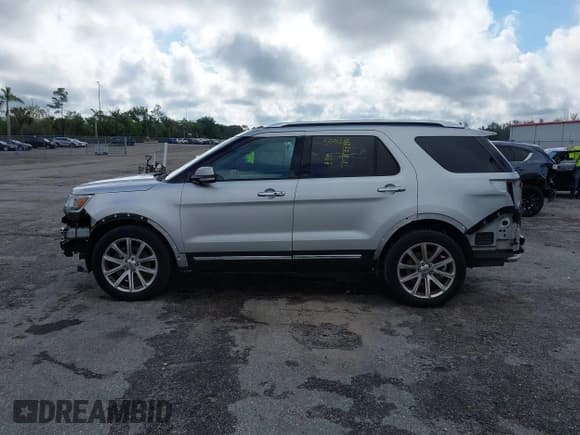 ✅ 2016 Ford Explorer Limited • VIN: 1FM5K8F8XGGD04218 • Lot: 42231185. Wystawiony na IAAI z przebiegiem 69 963 mil. Bezpłatny archiwum sprzedaży aukcyjnych z USA i szczegółowy raport historii pojazdu na DreamBid. Zdjęcie 15.