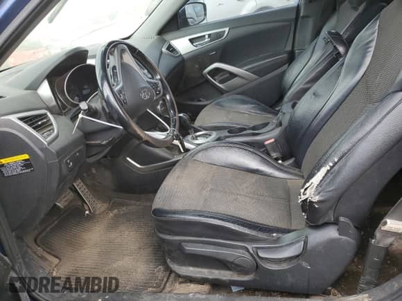 2015 Hyundai Veloster z VIN KMHTC6AD0FU241885, wystawiony jako Copart lot #70447094 z przebiegiem 175 075 mil mil oraz Szkoda całkowita • Salvage title. Historia ofert i sprzedaży dostępna na DreamBid. Obrazek 7.