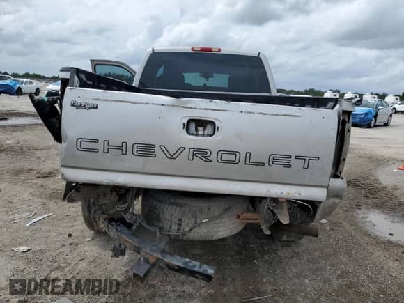 2006 Chevrolet Silverado 1500 LT1 z VIN 2GCEK19V061339312, wystawiony jako Copart lot #73083784 z przebiegiem Nie podano mil oraz Szkoda całkowita • Salvage title. Historia ofert i sprzedaży dostępna na DreamBid. Obrazek 6.