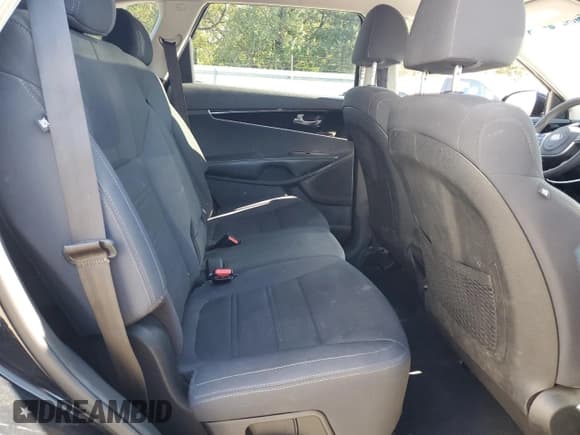 ✅ 2019 Kia Sorento L • VIN: 5XYPG4A3XKG511660 • Lot: 85664345. Listed on Copart with 50,275 mi. Free auction sales archive from the USA and detailed vehicle history report at DreamBid. Image 11.