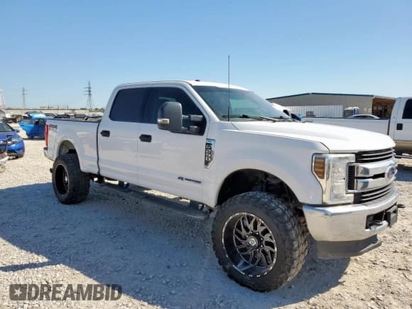 ✅ 2019 Ford F-250 Platinum • VIN: 1FT7W2BT7KEF18113 • Лот: 86449955. Опубликован ранее на Copart с пробегом 128 528 миль. Бесплатный доступ к архиву аукционных продаж из США и подробный отчёт об истории автомобиля на DreamBid. Изображение 4.