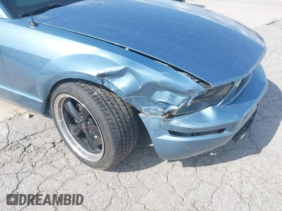 ✅ 2005 Ford Mustang Deluxe • VIN: 1ZVFT80N155168894 • Lot: 42331054. Listed on IAAI with 194,939 mi. Free auction sales archive from the USA and detailed vehicle history report at DreamBid. Image 6.