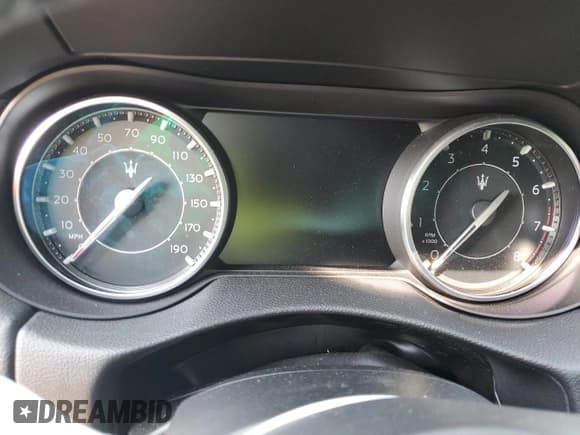 ✅ 2022 Maserati Levante GT • VIN: ZN661XUA1NX394706 • Lot: 65567505. Wystawiony na Copart z przebiegiem Nie podano. Bezpłatny archiwum sprzedaży aukcyjnych z USA i szczegółowy raport historii pojazdu na DreamBid. Zdjęcie 9.