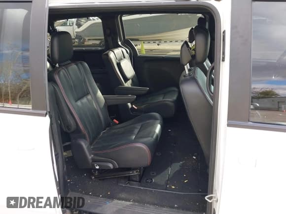 ✅ 2017 Dodge Grand Caravan GT • VIN: 2C4RDGEG6HR799116 • Lot: 43593305. Listed on IAAI with 151,457 mi. Free auction sales archive from the USA and detailed vehicle history report at DreamBid. Image 8.