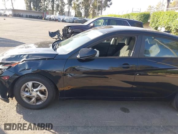 ✅ 2021 Hyundai Elantra SE • VIN: 5NPLL4AG5MH036590 • Lot: 43476534. Listed on IAAI with 70,995 mi. Free auction sales archive from the USA and detailed vehicle history report at DreamBid. Image 17.