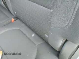 2020 Chevrolet Silverado 1500 Work Truck z VIN 3GCPYAEH2LG310212, wystawiony jako IAAI lot #42573164 z przebiegiem 127 511 mil mil oraz . Historia ofert i sprzedaży dostępna na DreamBid. Obrazek 1.