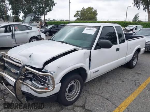2003 Chevrolet S-10 LS с VIN 1GCCS19X638196769, выставлен на аукционе IAAI как лот 43369687 с пробегом 91 066 миль миль и . История ставок и продаж доступна на DreamBid. Изображение 2.