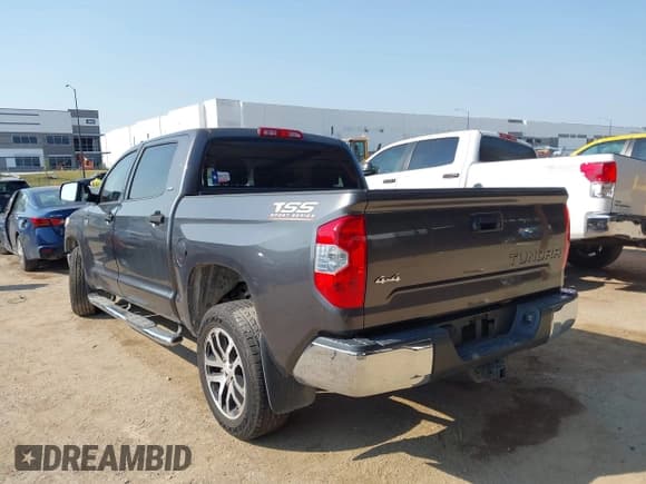 ✅ 2017 Toyota Tundra SR5 • VIN: 5TFDW5F14HX583849 • Lot: 43267953. Listed on IAAI with 106,572 mi. Free auction sales archive from the USA and detailed vehicle history report at DreamBid. Image 3.