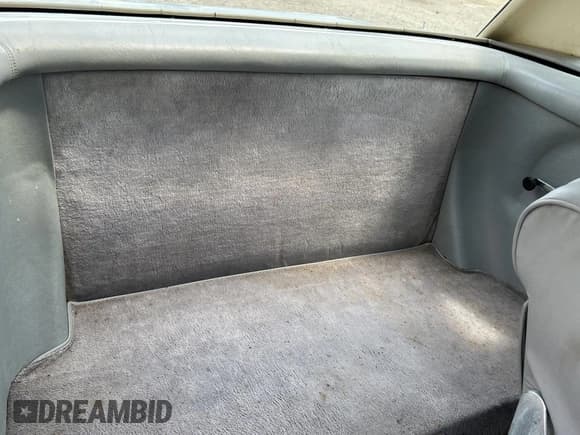 ✅ 1985 Mercedes-Benz SL • VIN: WDB1070421A024836 • Лот: 65992485. Опубликован ранее на Copart с пробегом 80 457 миль. Бесплатный доступ к архиву аукционных продаж из США и подробный отчёт об истории автомобиля на DreamBid. Изображение 6.