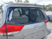 ✅ 2012 Toyota Sienna XLE AAS • VIN: 5TDYK3DC3CS246416 • Lot: 43163250. Wystawiony na IAAI z przebiegiem 120 618 mil. Bezpłatny archiwum sprzedaży aukcyjnych z USA i szczegółowy raport historii pojazdu na DreamBid. Zdjęcie 18.