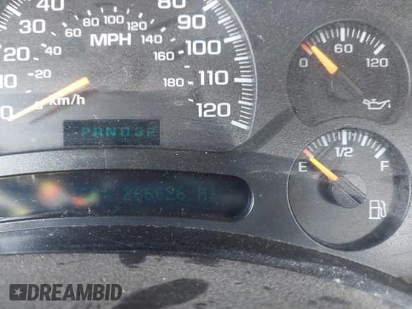 ✅ 2005 Chevrolet Silverado 2500HD Work Truck • VIN: 1GCHK23235F803038 • Lot: 43192366. Wystawiony na IAAI z przebiegiem 266 626 mil. Bezpłatny archiwum sprzedaży aukcyjnych z USA i szczegółowy raport historii pojazdu na DreamBid. Zdjęcie 16.