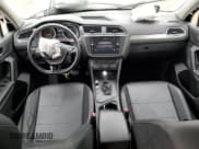✅ 2018 Volkswagen Tiguan SEL • VIN: 3VV3B7AX6JM008695 • Лот: 71567065. Опубликован ранее на Copart с пробегом 71 808 миль. Бесплатный доступ к архиву аукционных продаж из США и подробный отчёт об истории автомобиля на DreamBid. Изображение 8.