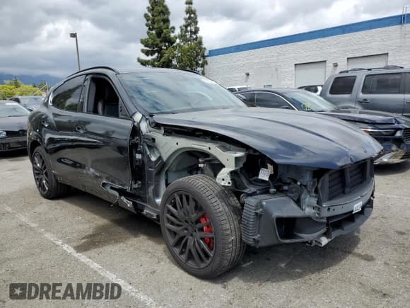 ✅ 2018 Maserati Levante S GranSport • VIN: ZN661YUS0JX291446 • Лот: 50502414. Опубликован ранее на Copart с пробегом 38 987 миль. Бесплатный доступ к архиву аукционных продаж из США и подробный отчёт об истории автомобиля на DreamBid. Изображение 4.