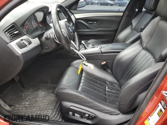 ✅ 2015 BMW M5 • VIN: WBSFV9C50FD594350 • Lot: 70604095. Wystawiony na Copart z przebiegiem 70 841 mil. Bezpłatny archiwum sprzedaży aukcyjnych z USA i szczegółowy raport historii pojazdu na DreamBid. Zdjęcie 7.