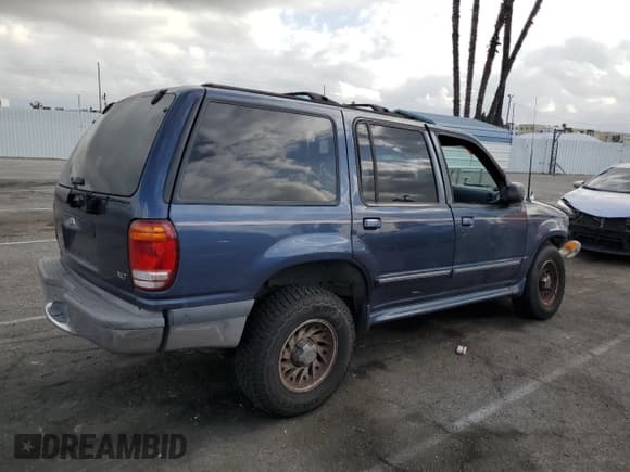 ✅ 1998 Ford Explorer XL • VIN: 1FMZU34EXWZA13244 • Lot: 54456095. Listed on Copart with 192,527 mi. Free auction sales archive from the USA and detailed vehicle history report at DreamBid. Image 3.