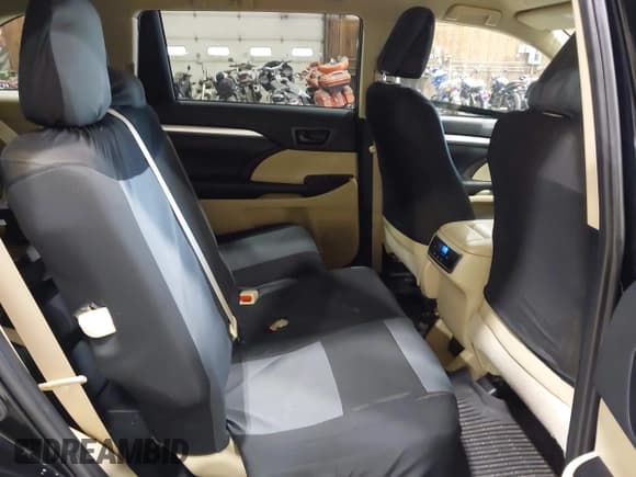 ✅ 2019 Toyota Highlander LE • VIN: 5TDBZRFH9KS939129 • Lot: 42474679. Wystawiony na IAAI z przebiegiem 49 532 mil. Bezpłatny archiwum sprzedaży aukcyjnych z USA i szczegółowy raport historii pojazdu na DreamBid. Zdjęcie 8.