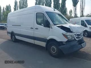 ✅ 2014 Freightliner Sprinter • VIN: WDYPE8DC0E5889576 • Lot: 43084324. Wystawiony na IAAI z przebiegiem 265 223 mil. Bezpłatny archiwum sprzedaży aukcyjnych z USA i szczegółowy raport historii pojazdu na DreamBid. Zdjęcie 1.