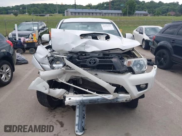 ✅ 2015 Toyota Tacoma • VIN: 3TMLU4EN8FM182145 • Lot: 42596941. Listed on IAAI with 251,772 mi. Free auction sales archive from the USA and detailed vehicle history report at DreamBid. Image 13.