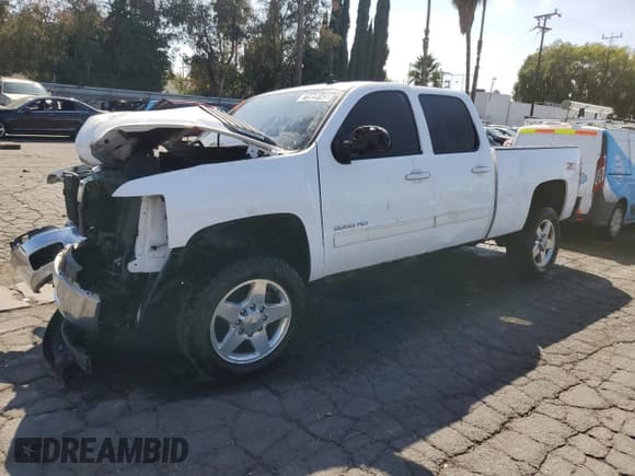 ✅ 2013 Chevrolet Silverado 2500HD LTZ • VIN: 1GC1KYCG3DF150824 • Lot: 71959145. Wystawiony na Copart z przebiegiem 131 186 mil. Bezpłatny archiwum sprzedaży aukcyjnych z USA i szczegółowy raport historii pojazdu na DreamBid. Zdjęcie 1.