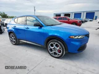 ✅ 2024 Alfa Romeo Tonale Veloce • VIN: ZASPATDW1R3049476 • Lot: 68100045. Wystawiony na Copart z przebiegiem 46 116 mil. Bezpłatny archiwum sprzedaży aukcyjnych z USA i szczegółowy raport historii pojazdu na DreamBid. Zdjęcie 4.