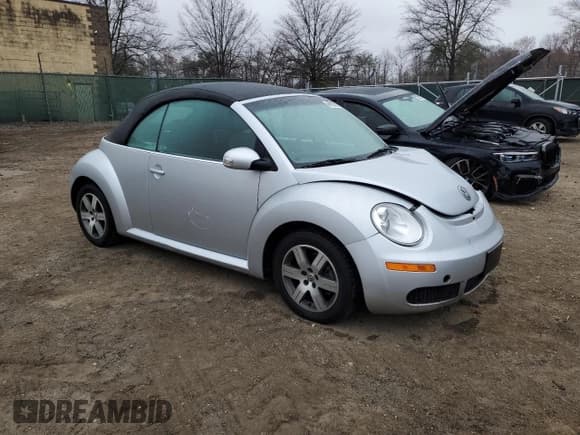 ✅ 2006 Volkswagen Beetle • VIN: 3VWRF31Y06M310356 • Lot: 46825315. Wystawiony na Copart z przebiegiem 60 445 mil. Bezpłatny archiwum sprzedaży aukcyjnych z USA i szczegółowy raport historii pojazdu na DreamBid. Zdjęcie 4.