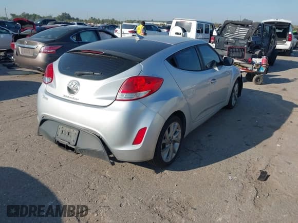 ✅ 2017 Hyundai Veloster Value Edition • VIN: KMHTC6AD7HU305732 • Lot: 43358586. Wystawiony na IAAI z przebiegiem 158 569 mil. Bezpłatny archiwum sprzedaży aukcyjnych z USA i szczegółowy raport historii pojazdu na DreamBid. Zdjęcie 4.
