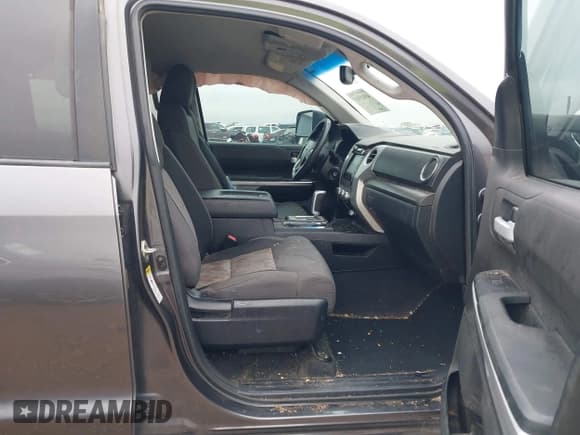 ✅ 2016 Toyota Tundra SR5 • VIN: 5TFDW5F10GX563161 • Lot: 43383511. Wystawiony na IAAI z przebiegiem 159 551 mil. Bezpłatny archiwum sprzedaży aukcyjnych z USA i szczegółowy raport historii pojazdu na DreamBid. Zdjęcie 5.