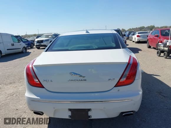 ✅ 2015 Jaguar XJ Portfolio • VIN: SAJWA2GZ9F8V84076 • Lot: 43605639. Wystawiony na IAAI z przebiegiem 50 008 mil. Bezpłatny archiwum sprzedaży aukcyjnych z USA i szczegółowy raport historii pojazdu na DreamBid. Zdjęcie 16.