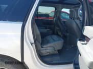 ✅ 2019 Lincoln Navigator Select • VIN: 5LMJJ3HT8KEL14611 • Lot: 43359323. Wystawiony na IAAI z przebiegiem 129 601 mil. Bezpłatny archiwum sprzedaży aukcyjnych z USA i szczegółowy raport historii pojazdu na DreamBid. Zdjęcie 8.