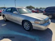 ✅ 2007 Lincoln Town Car Signature • VIN: 1LNHM81W57Y631150 • Lot: 89562335. Listed on Copart with 97,717 mi. Free auction sales archive from the USA and detailed vehicle history report at DreamBid. Image 4.