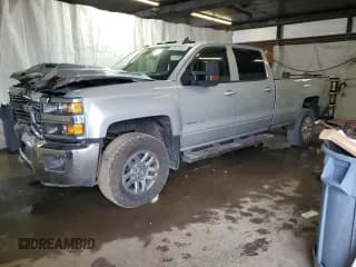 ✅ 2018 Chevrolet Silverado 3500HD LT • VIN: 1GC4KZCY0JF228287 • Лот: 63870935. Опубликован ранее на Copart с пробегом 106 321 миль. Бесплатный доступ к архиву аукционных продаж из США и подробный отчёт об истории автомобиля на DreamBid. Изображение 1.