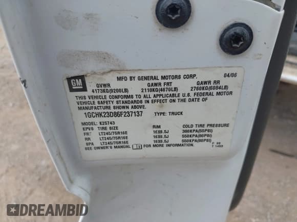 ✅ 2006 Chevrolet Silverado 2500HD LT3 • VIN: 1GCHK23D86F237137 • Lot: 42654117. Wystawiony na IAAI z przebiegiem Nie podano. Bezpłatny archiwum sprzedaży aukcyjnych z USA i szczegółowy raport historii pojazdu na DreamBid. Zdjęcie 9.
