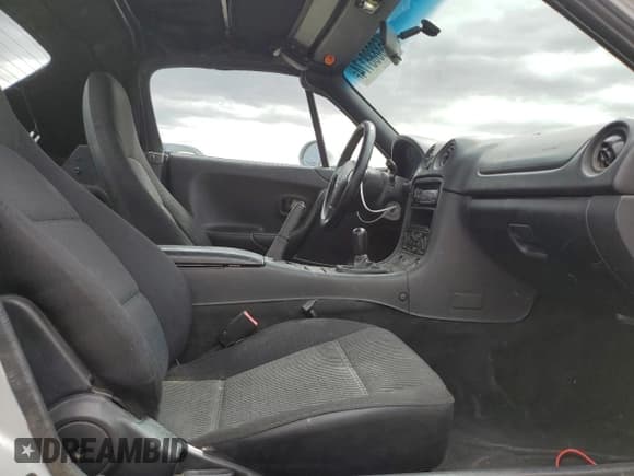 ✅ 2000 Mazda MX-5 Miata • VIN: JM1NB3530Y0141733 • Lot: 68888174. Wystawiony na Copart z przebiegiem 179 792 mil. Bezpłatny archiwum sprzedaży aukcyjnych z USA i szczegółowy raport historii pojazdu na DreamBid. Zdjęcie 10.