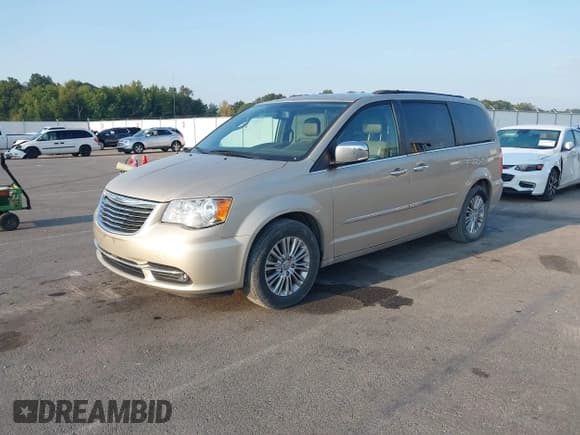 ✅ 2015 Chrysler Town & Country Touring L • VIN: 2C4RC1CG6FR547639 • Lot: 43209717. Wystawiony na IAAI z przebiegiem 166 769 mil. Bezpłatny archiwum sprzedaży aukcyjnych z USA i szczegółowy raport historii pojazdu na DreamBid. Zdjęcie 2.