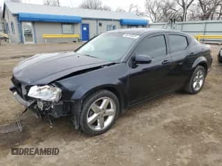 ✅ 2011 Dodge Avenger Lux • VIN: 1B3BD2FG6BN506517 • Лот: 86702824. Опубликован ранее на Copart с пробегом 107 708 миль. Бесплатный доступ к архиву аукционных продаж из США и подробный отчёт об истории автомобиля на DreamBid. Изображение 1.