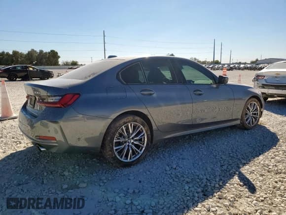 ✅ 2023 BMW 3 Series 330i • VIN: 3MW69FF06P8D73549 • Lot: 92307135. Wystawiony na Copart z przebiegiem 23 874 mil. Bezpłatny archiwum sprzedaży aukcyjnych z USA i szczegółowy raport historii pojazdu na DreamBid. Zdjęcie 3.