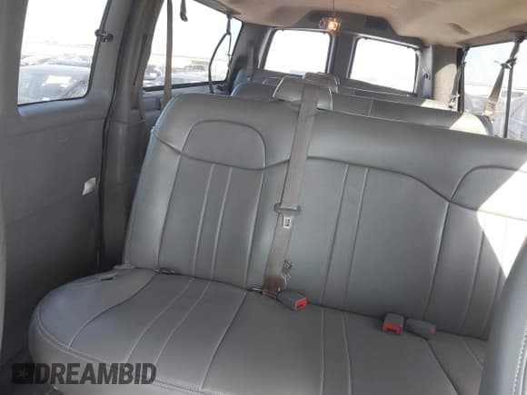 ✅ 2015 Chevrolet Express Passenger 1LS • VIN: 1GAZGZFG4F1143198 • Lot: 43410836. Listed on IAAI with 113,106 mi. Free auction sales archive from the USA and detailed vehicle history report at DreamBid. Image 8.