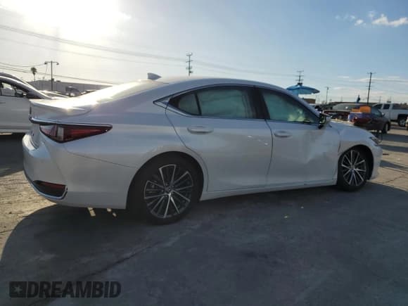 ✅ 2025 Lexus ES 300h • VIN: 58ADA1C1XSU059162 • Lot: 87311965. Listed on Copart with 8,266 mi. Free auction sales archive from the USA and detailed vehicle history report at DreamBid. Image 3.